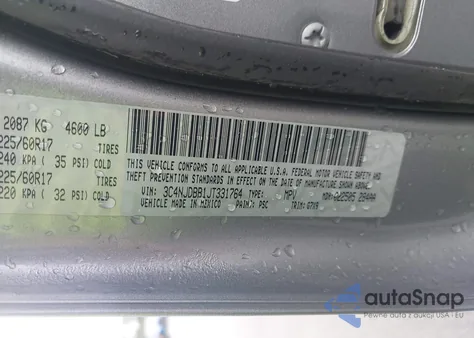 2018 Jeep Compass Latitude 4X4 z USA, uszkodzony, nr VIN 3C4NJDBB1JT331764